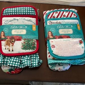 2 PIONEER WOMAN APRON SET